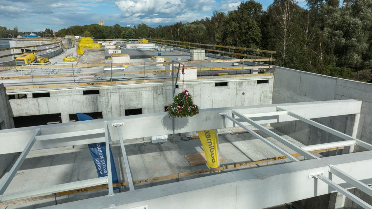 [VIDEO] Offshore Center of Gdynia Maritime University in less than a year. Topping out on the construction site - MarinePoland.com