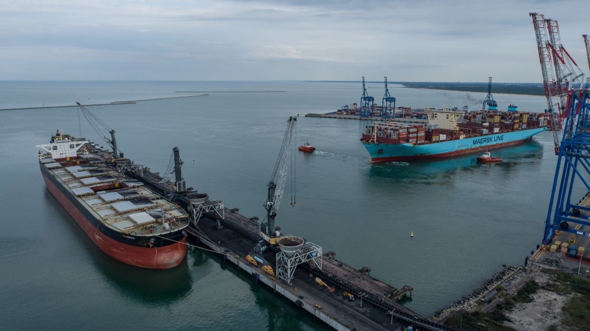 12 tonnes of coal reloaded in Port of Gdańsk - MarinePoland.com 12 tonnes of coal reloaded in Port of Gdańsk - MarinePoland.com