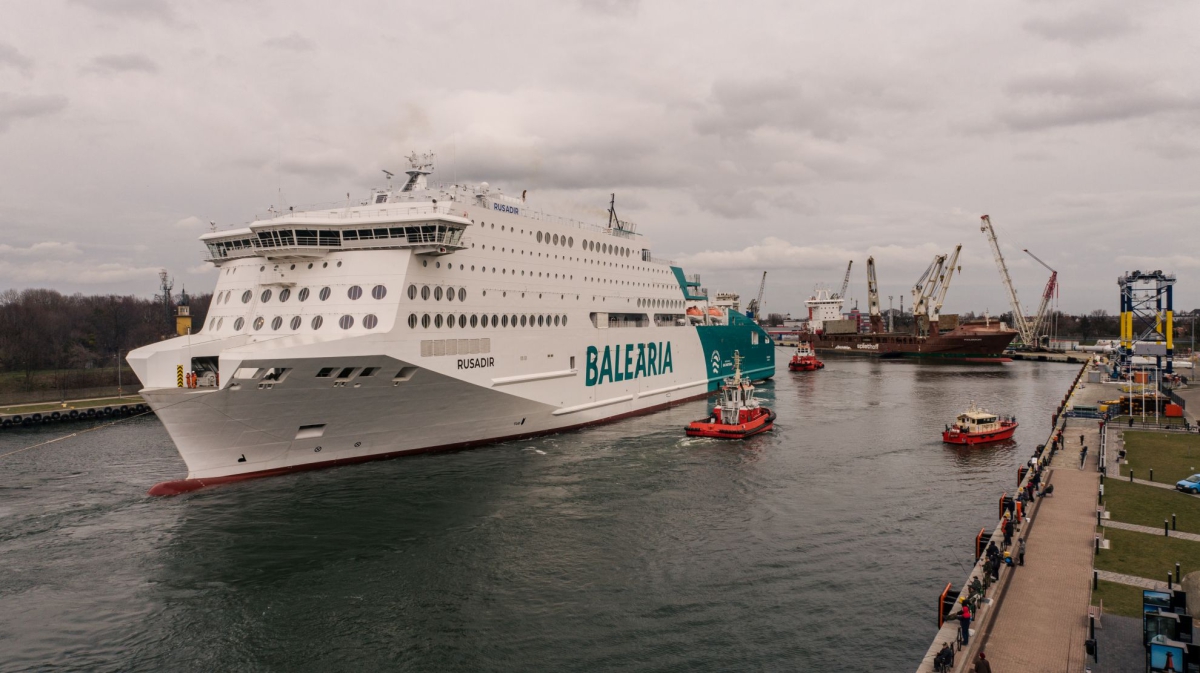 New Balearia ferry called Gdańsk for LNG  - MarinePoland.com