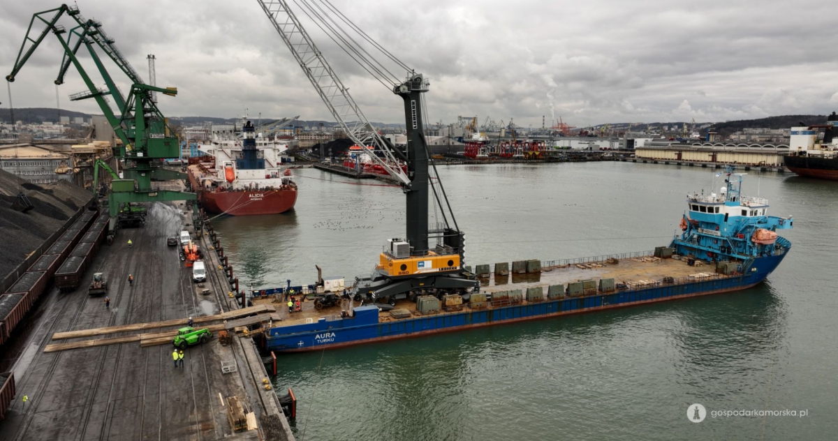 New mobile crane in HES Gdynia terminal [VIDEO] - MarinePoland.com