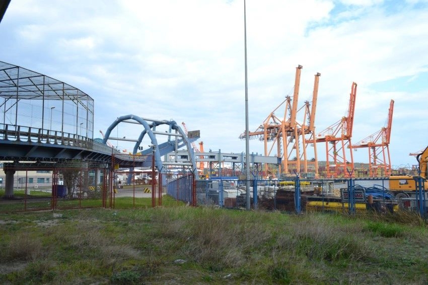 The demolition of the old ferry terminal in Gdynia has started - MarinePoland.com The demolition of the old ferry terminal in Gdynia has started - MarinePoland.com