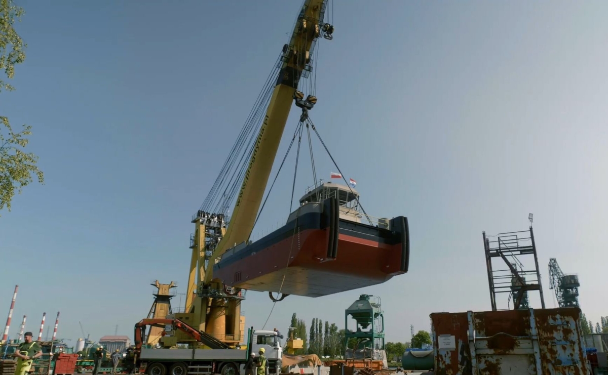 Safe Shipyard. Launching a tugboat for Damen Hardinxveld - MarinePoland.com Safe Shipyard. Launching a tugboat for Damen Hardinxveld - MarinePoland.com