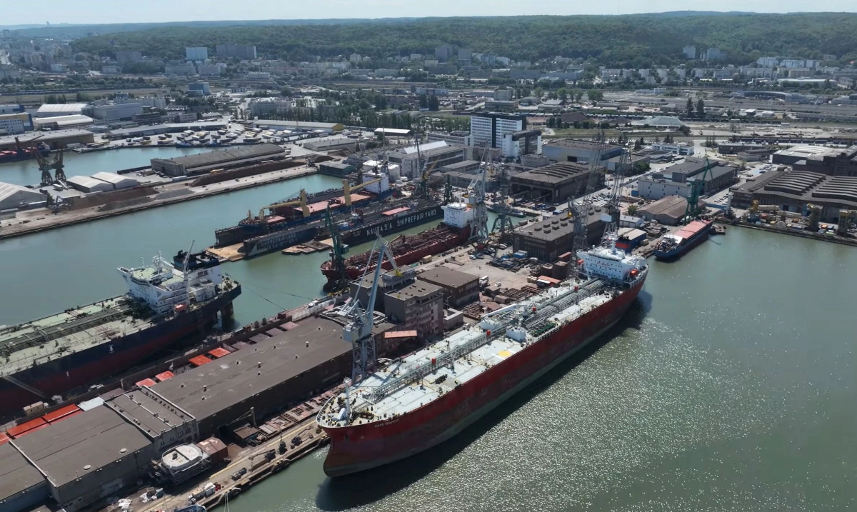 The beginning of summer in Nauta. Work is underway on one of the largest ships in the history of the shipyard - MarinePoland.com