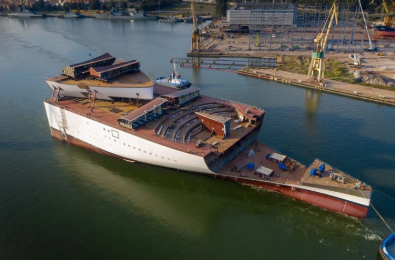 Another megablock of a ship being built for a French client has left CRIST Shipyard S.A.  - MarinePoland.com