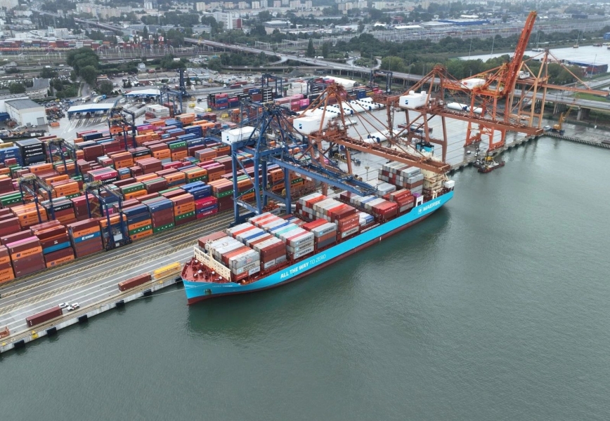 The world's first methanol container ship in the GCT - ZielonaGospodarka.pl
