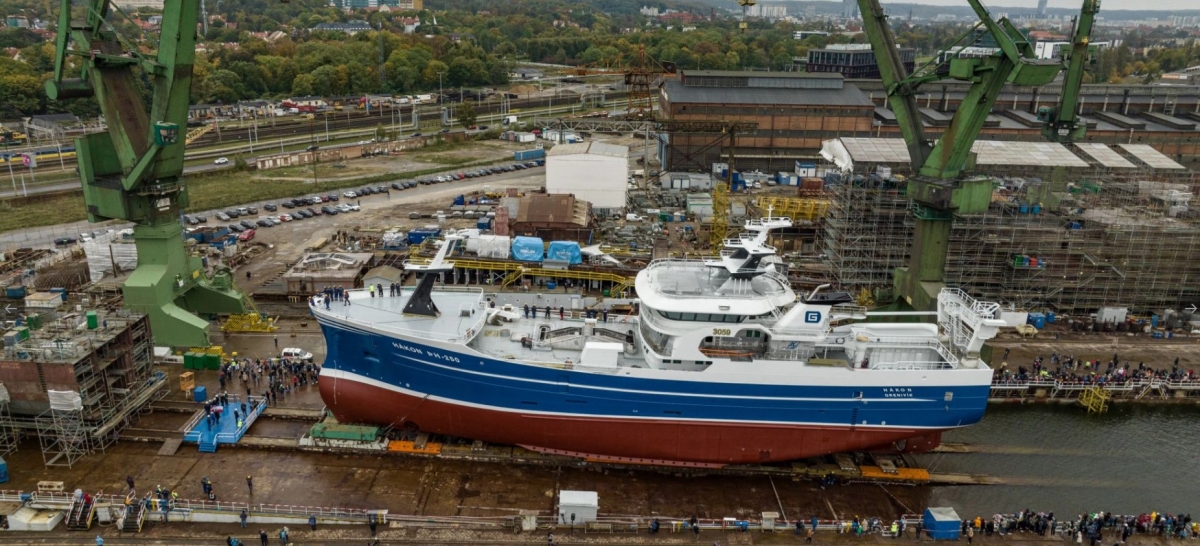 Karstensen: first spectacular launch from the slipway in Gdańsk - MarinePoland.com