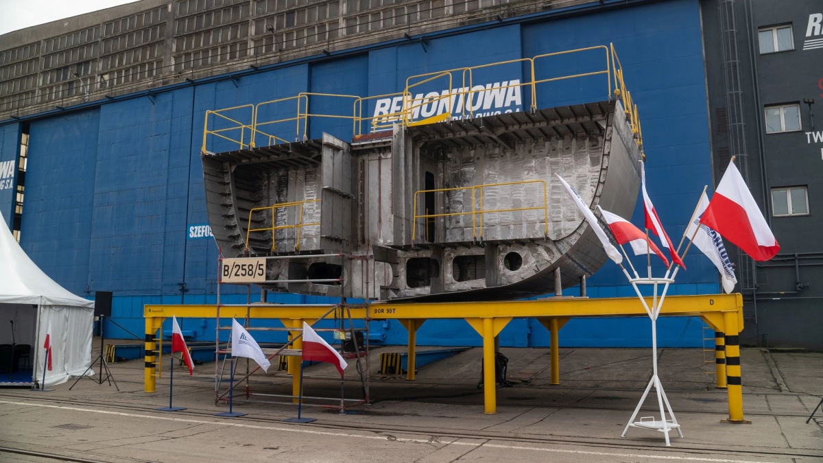 Keel laying for ORP Rybitwa. This is another minehunter being built at the Remontowa Shipbuilding S.A. shipyard. - MarinePoland.com