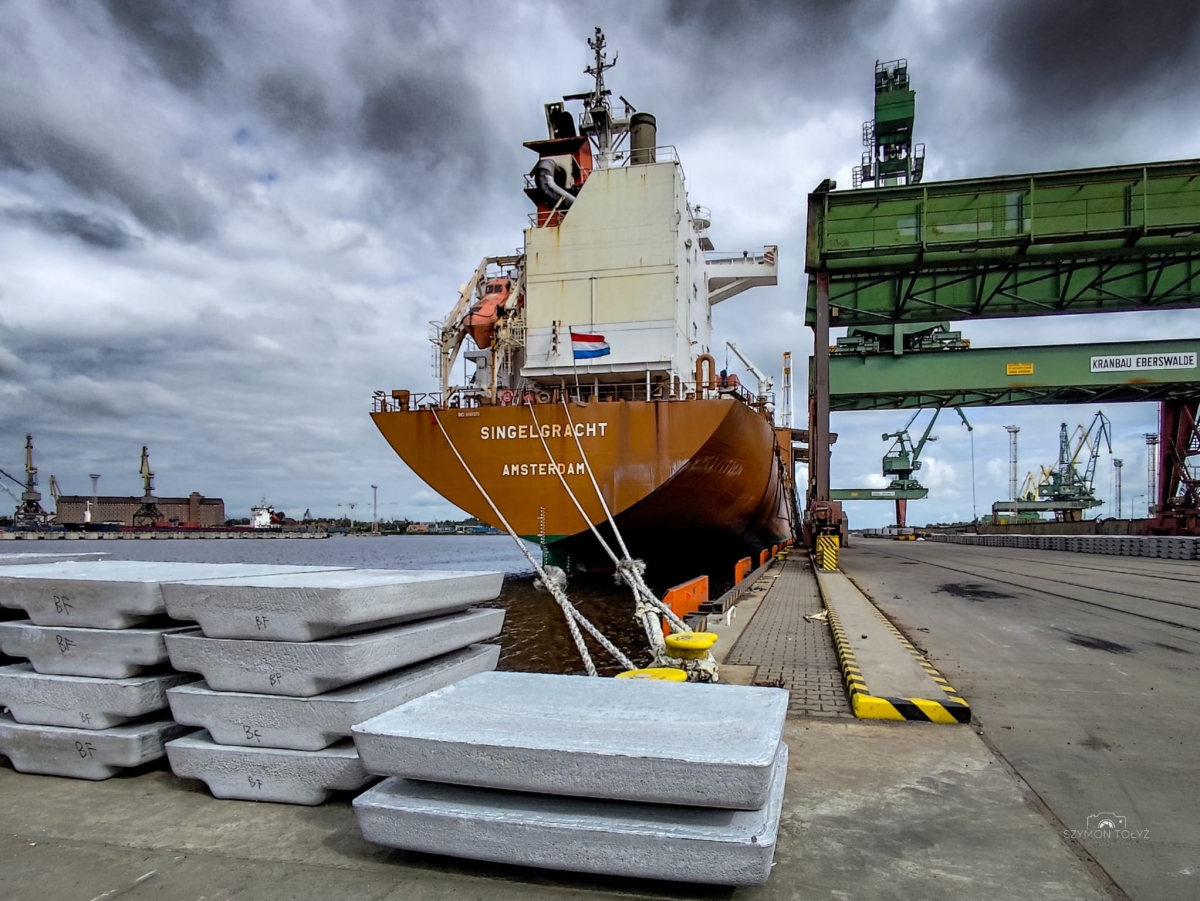 Bulk Cargo-Port Szczecin handles 10,500 tons of aluminum - MarinePoland.com