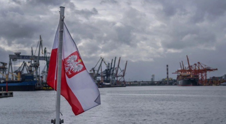 The Polish recreational flag following the amendment. Proposed changes to REJA24 - MarinePoland.com